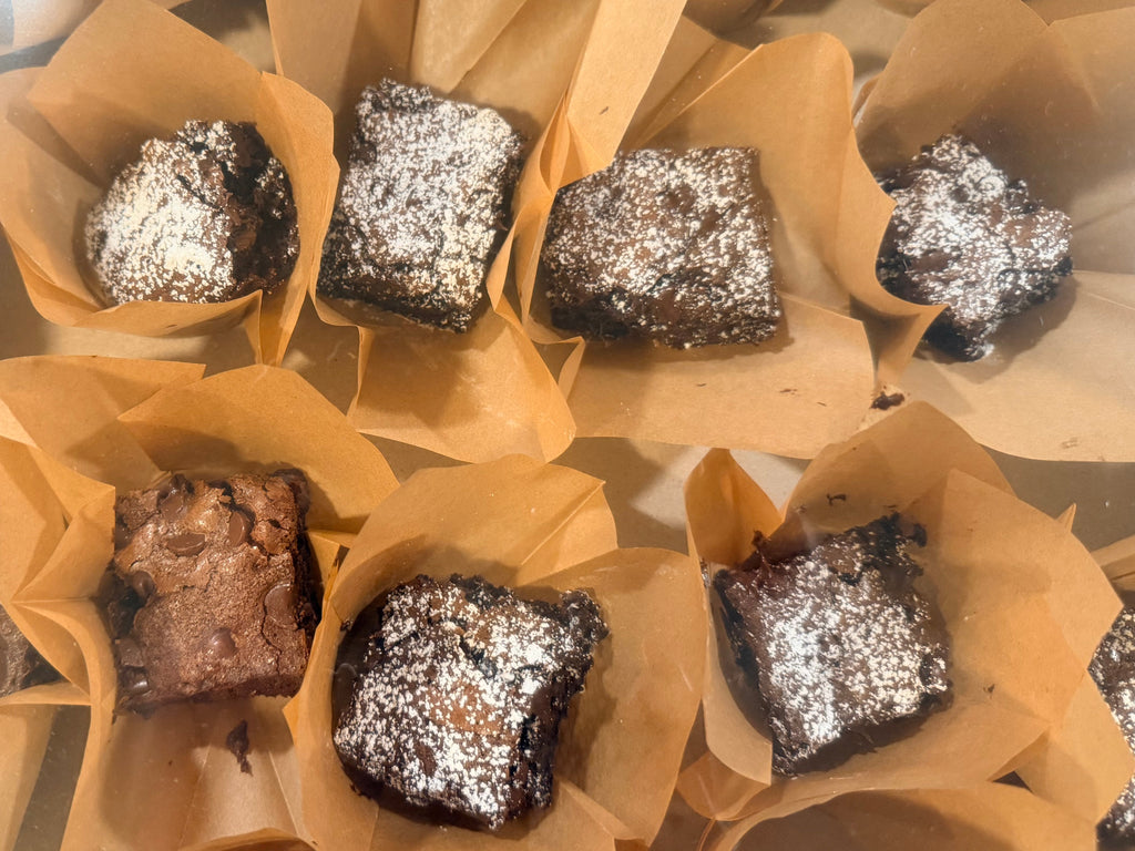 🍫 Fudgy Homemade Brownies (6-Pack)