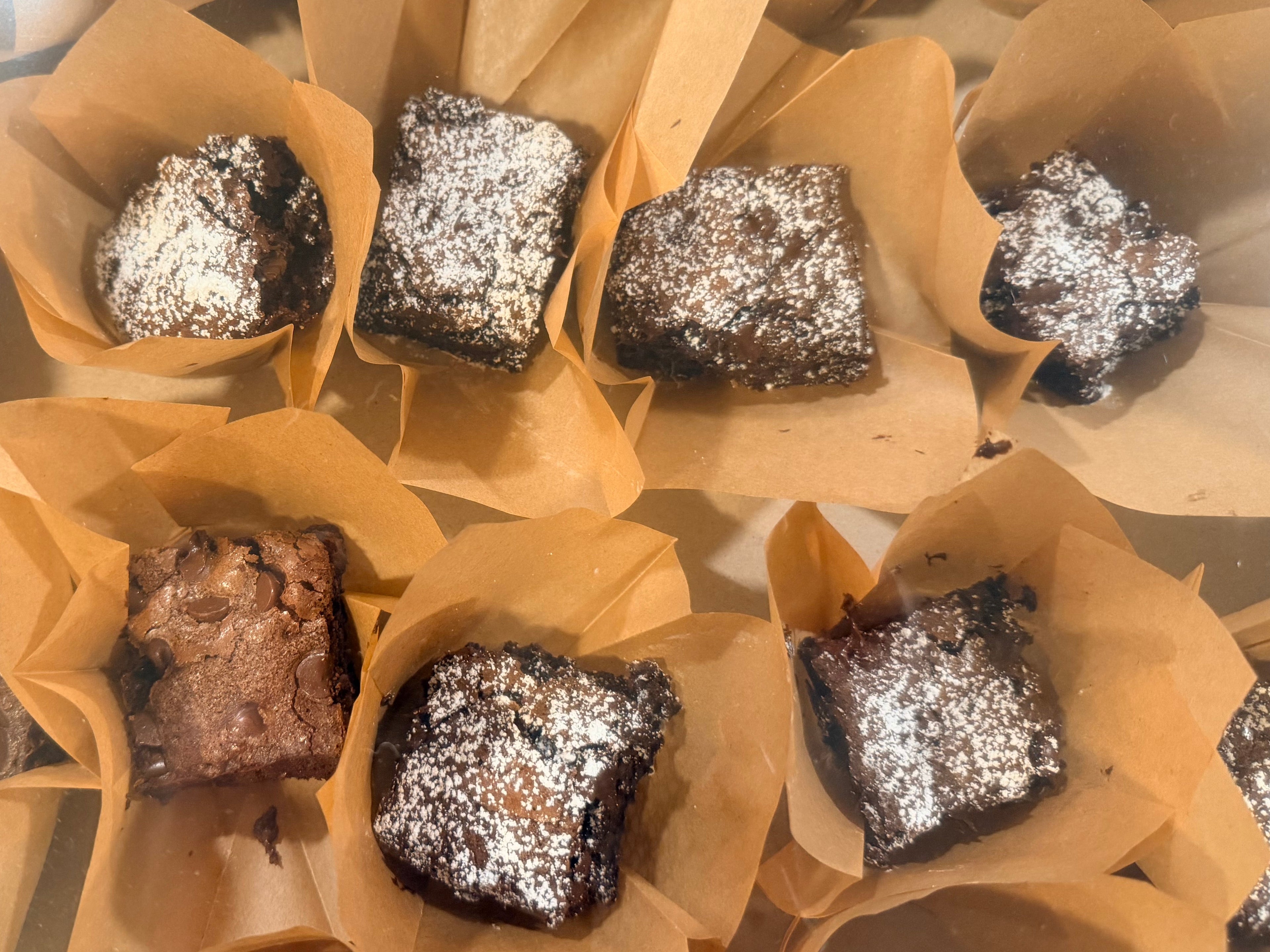 🍫 Fudgy Homemade Brownies (6-Pack)