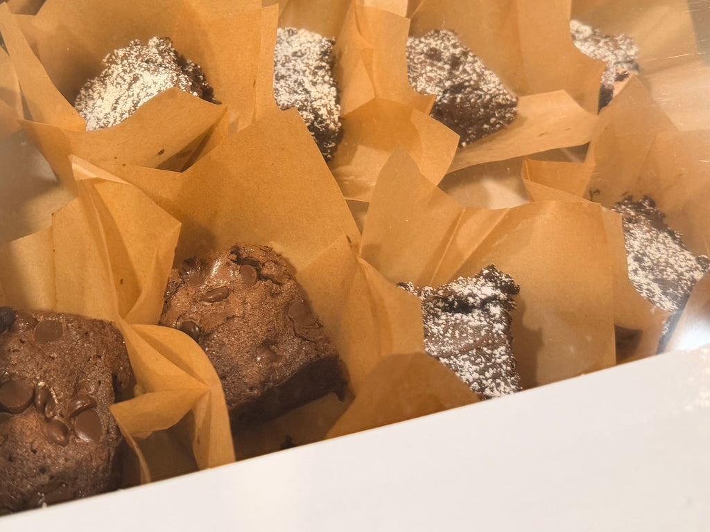 🍫 Fudgy Homemade Brownies (6-Pack)