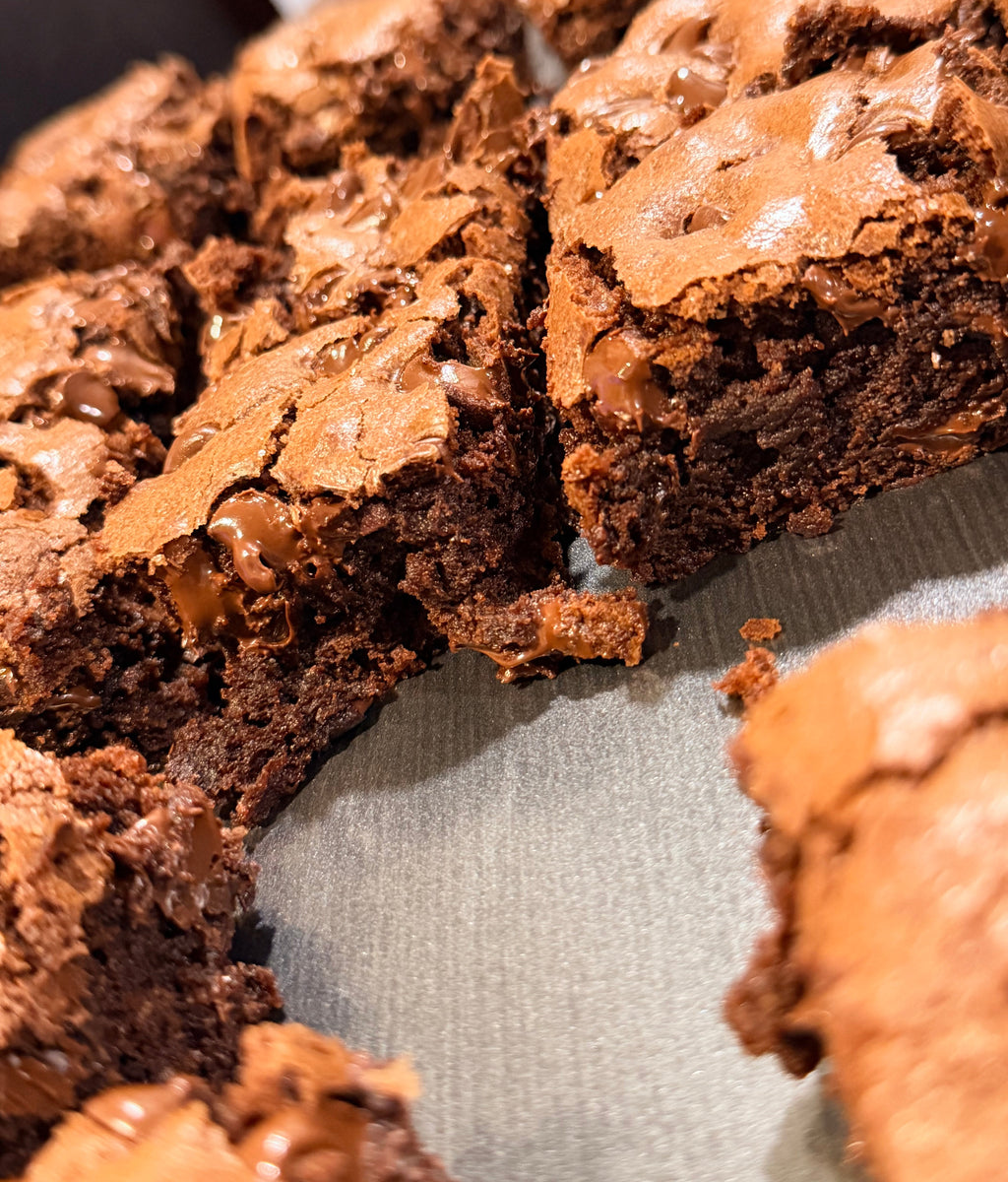 🍫 Fudgy Homemade Brownies (6-Pack)
