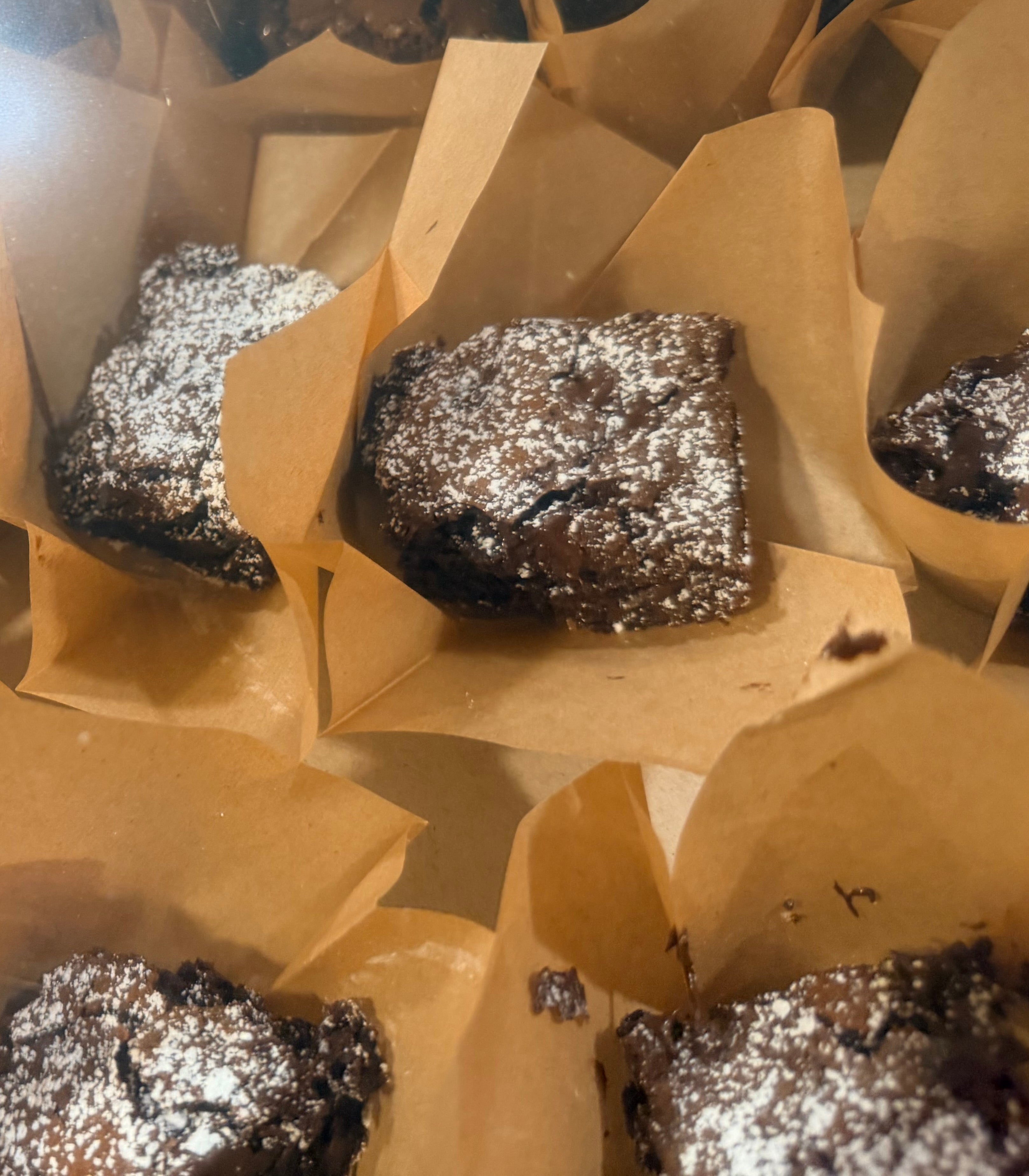 🍫 Fudgy Homemade Brownies (6-Pack)